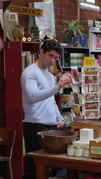 ผูกรักชายคาเดียวกัน