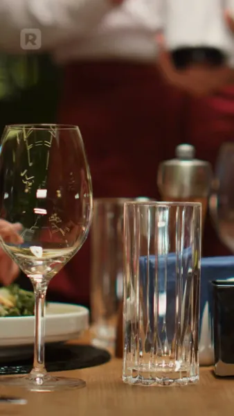 ผูกรักชายคาเดียวกัน