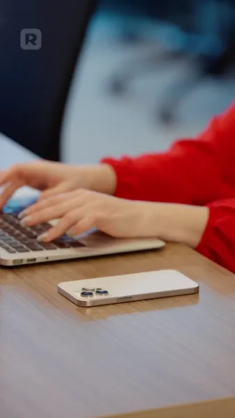 ผูกรักชายคาเดียวกัน