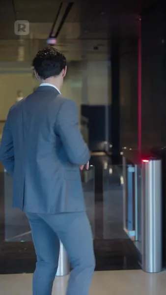 ผูกรักชายคาเดียวกัน