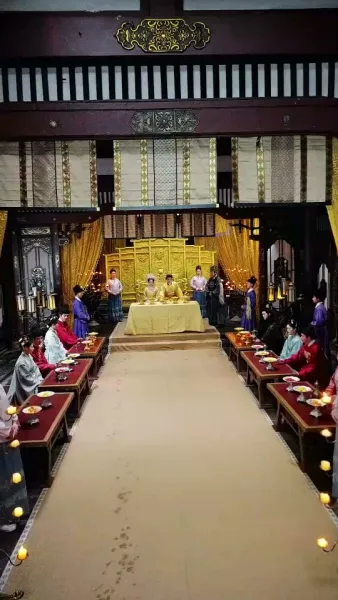 คืนวังหงส์คู่