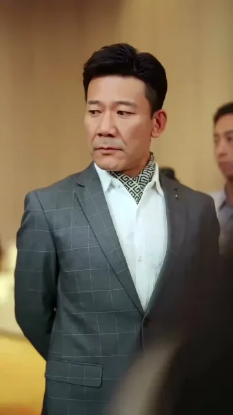 รอยร้าวในกรงทอง