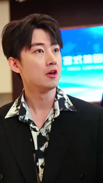 รอยร้าวในกรงทอง