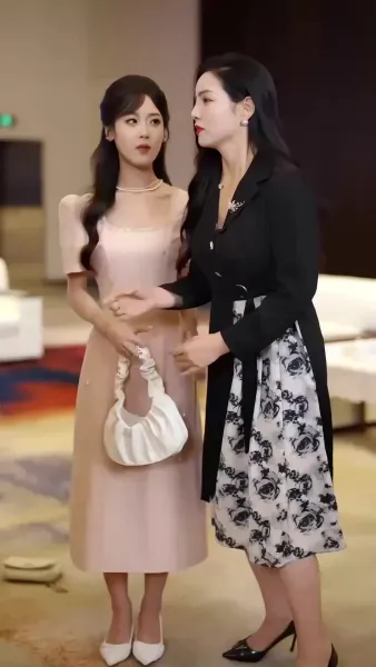 รอยร้าวในกรงทอง