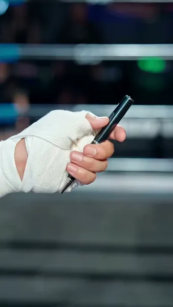 นักชกหมัดเหล็ก