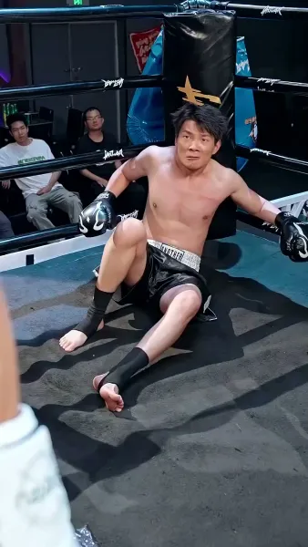 นักชกหมัดเหล็ก