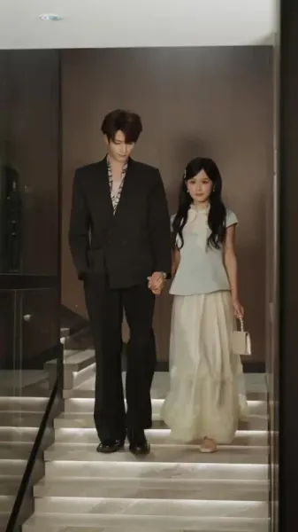 รักซ่อนกลางวังวน