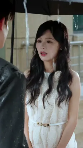 รักซ่อนกลางวังวน