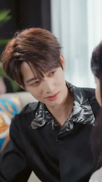 รักซ่อนกลางวังวน