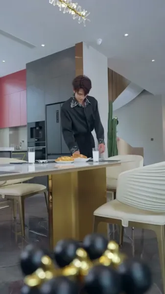 รักซ่อนกลางวังวน