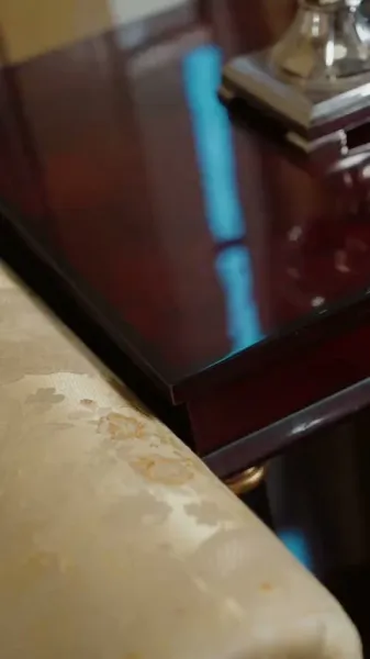 รักซ่อนกลางวังวน