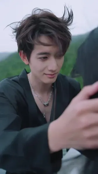 รักซ่อนกลางวังวน