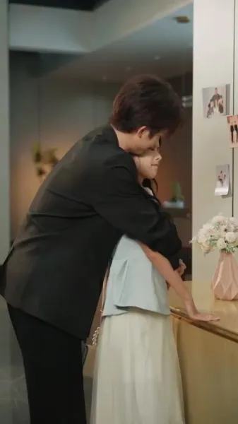 รักซ่อนกลางวังวน