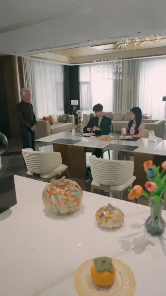 รักซ่อนกลางวังวน