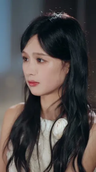 รักซ่อนกลางวังวน