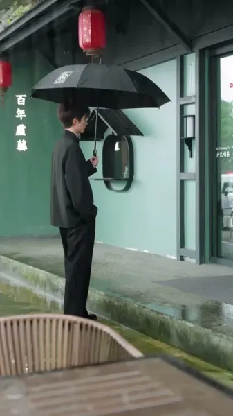 รักซ่อนกลางวังวน