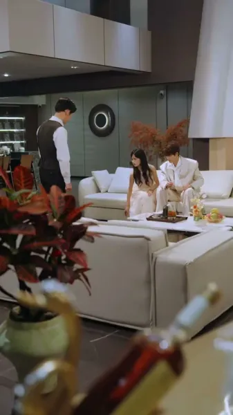 รักซ่อนกลางวังวน