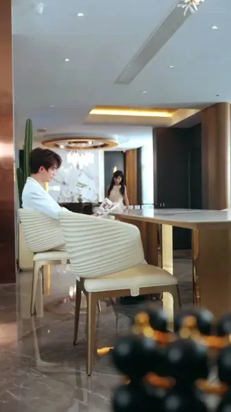 รักซ่อนกลางวังวน