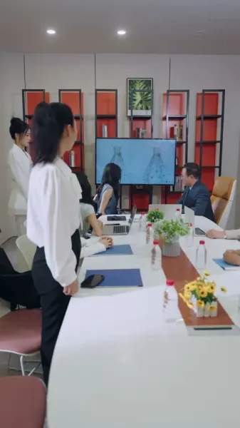 รักซ่อนกลางวังวน