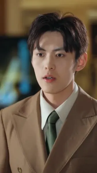 รักซ่อนกลางวังวน