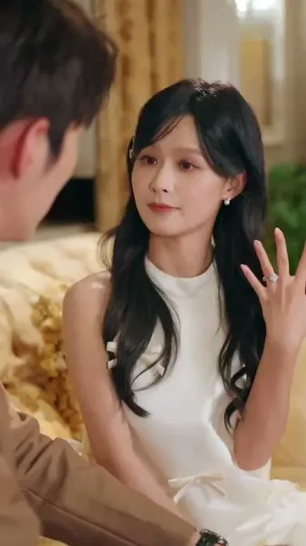 รักซ่อนกลางวังวน