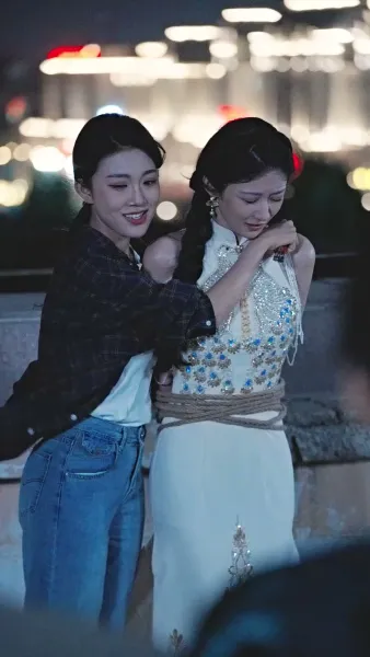 ดอกรักหลงทาง พบจันทร์ส่องใจ