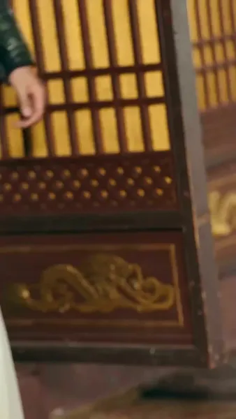 สืบรักพลิกบัลลังก์