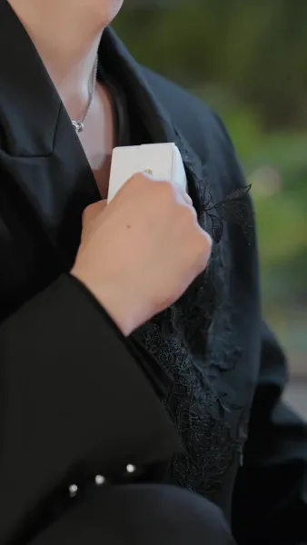 อย่าให้เธอผ่านไป