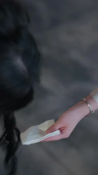 อย่าให้เธอผ่านไป