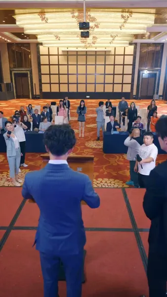 อดีตสามี หลบไป