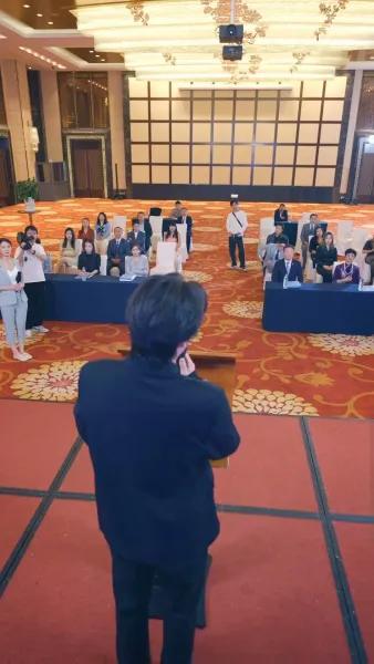 อดีตสามี หลบไป