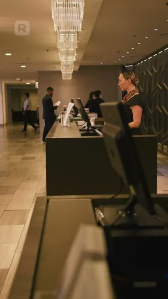 ตั้งครรภ์และแต่งงานกับดาราภาพยนตร์