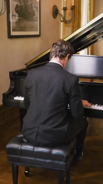 ตั้งครรภ์และแต่งงานกับดาราภาพยนตร์