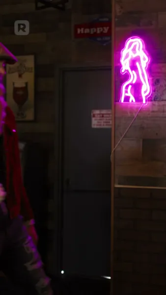 ตั้งครรภ์และแต่งงานกับดาราภาพยนตร์