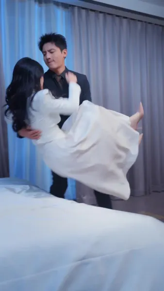 ใจซ่อนรัก