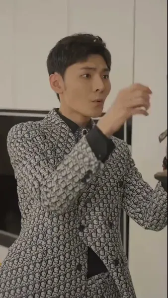  เมียสองบุคลิกของประธานลี่