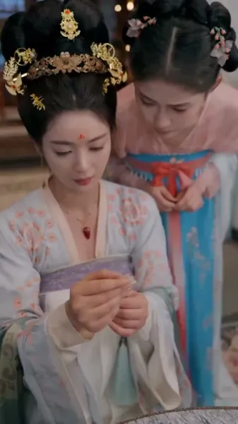 เงามายาในวังสลาย