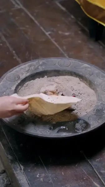 เงามายาในวังสลาย