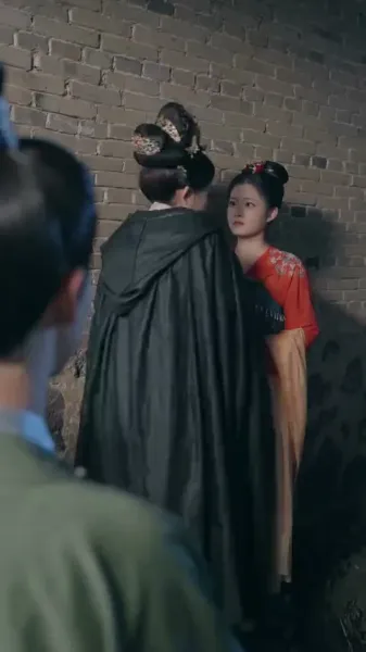 เงามายาในวังสลาย