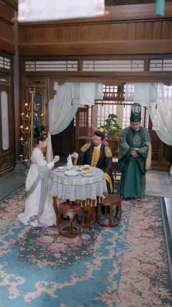 เงามายาในวังสลาย