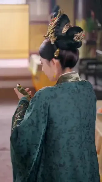 เงามายาในวังสลาย