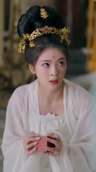 เงามายาในวังสลาย