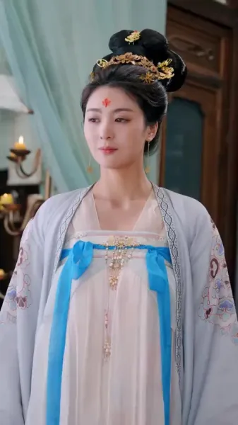 เงามายาในวังสลาย