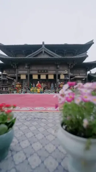 เงามายาในวังสลาย