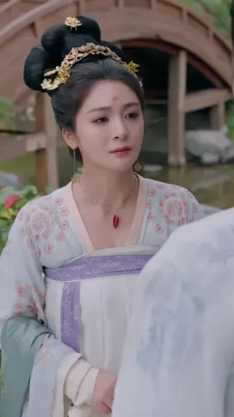 เงามายาในวังสลาย