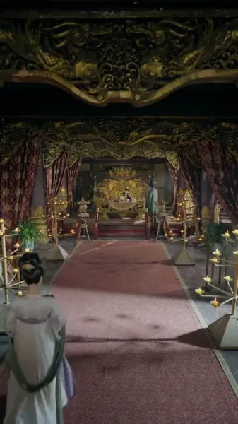 เงามายาในวังสลาย