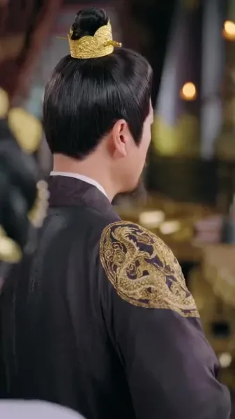 เงามายาในวังสลาย