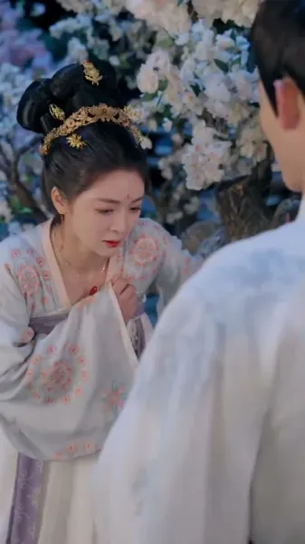 เงามายาในวังสลาย