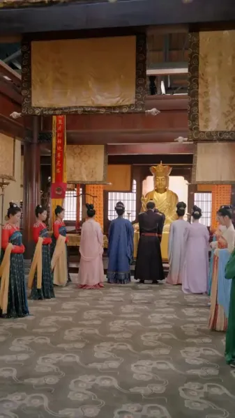 เงามายาในวังสลาย