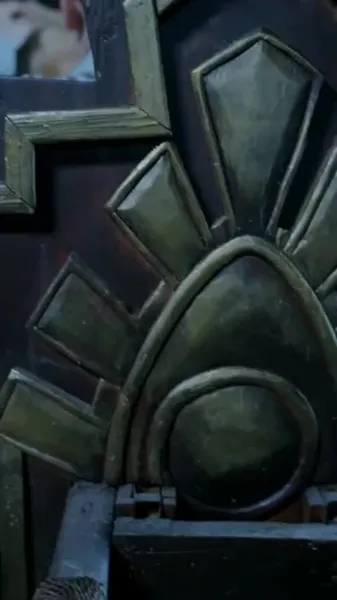 เงามายาในวังสลาย